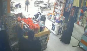 मुजफ्फरनगर : शिव चौक के पास दुकान में महिला गैंग ने उड़ाया पर्स