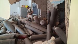 मुजफ्फरनगर : धमाके से दहला बाजार, ऑक्सीजन सिलेंडर विस्फोट में तीन दुकानें क्षतिग्रस्त