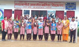 विश्व एथलेटिक्स दिवस पर बालिका दौड़ प्रतियोगिता आयोजित, विजेता छात्राएं सम्मानित
