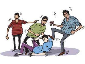 बाइक सवार युवकों ने बीच सड़क पर युवक को मारपीट कर किया लहूलुहान
