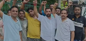 भीषण गर्मी में बिजली संकट पर फूटा लोगों का गुस्सा, सड़क पर उतरे नागरिक