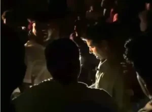 गंदी नियत से घर में घुसे युवक को मां-बेटी ने दबोचा