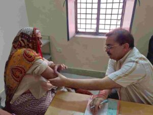 सीएमओ डॉ. सुनील तेवतिया ने सीएचसी सिसौली का किया निरीक्षण, अस्थि रोगियों को दिया उपचार