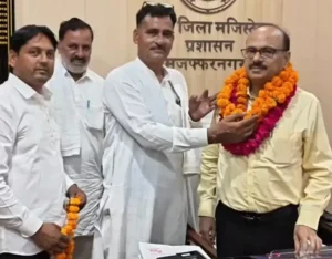 आईएएस बनने पर एडीएम संजय सिंह का अभिनंदन, ग्रामीणों ने जताया गर्व